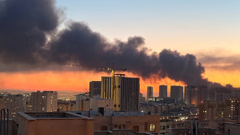 İranda son durum: Tehran ağır bombardman altında... Xomeyn də vuruldu -