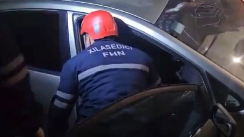 Nəqliyyat vasitəsində sıxılı vəziyyətdə qalan şəxs xilas edildi -