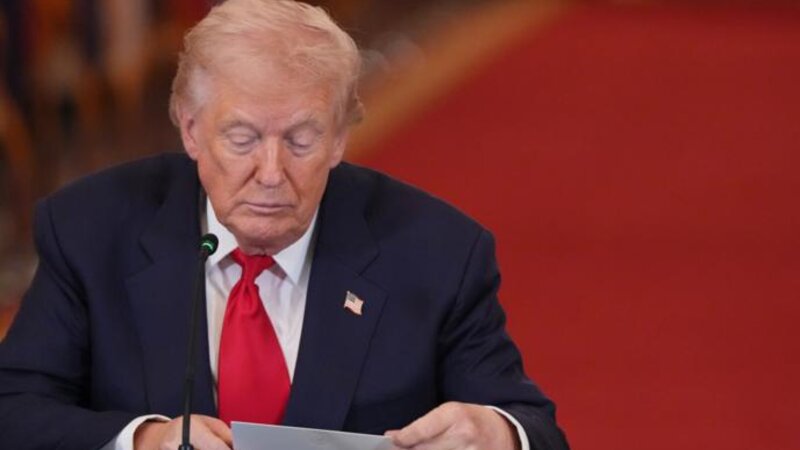 Tramp Rusiyanın İrana kəşfiyyat məlumatı verməsi ilə bağlı sualı “axmaq sual” adlandırıb