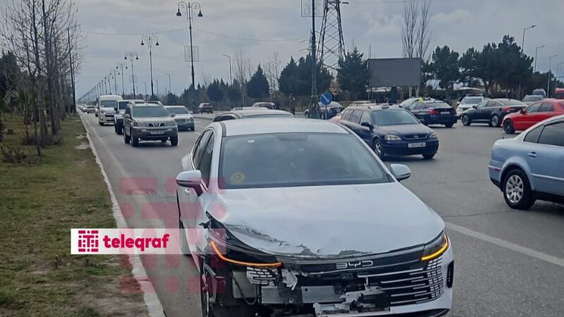 Sumqayıtda iki avtomobil toqquşdu: