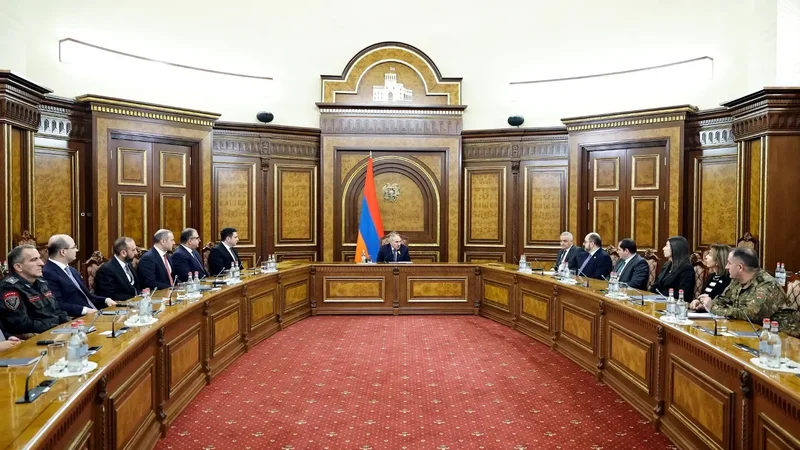 Paşinyan Təhlükəsizlik Şurasının iclasını keçirdi