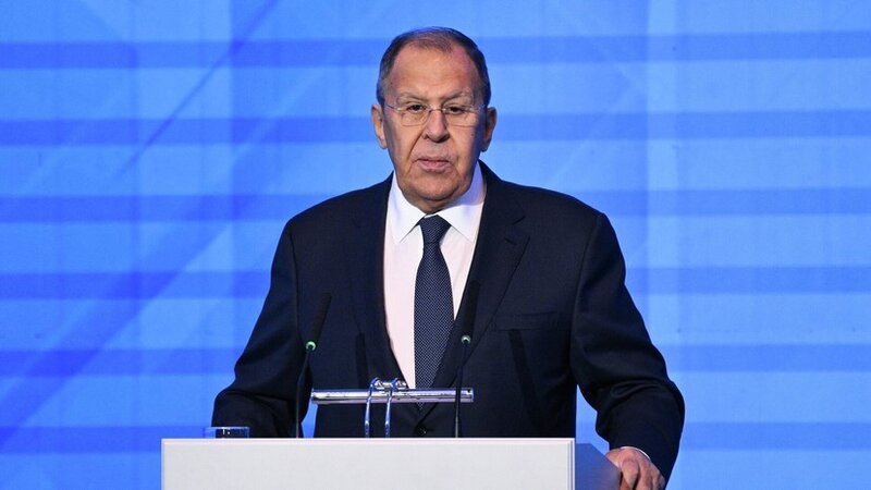 Lavrov BƏƏ-nin xarici işlər naziri ilə telefonla danışıb