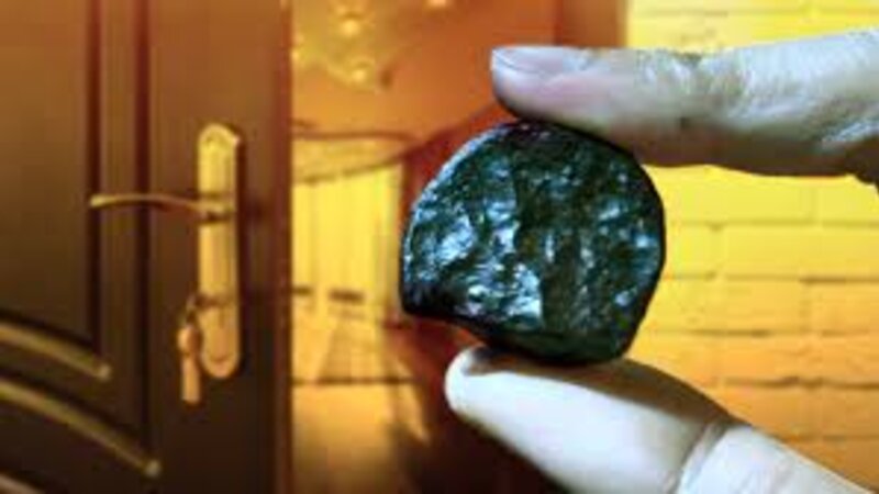 Almaniyada meteorit parçaları evlərə ziyan vurub