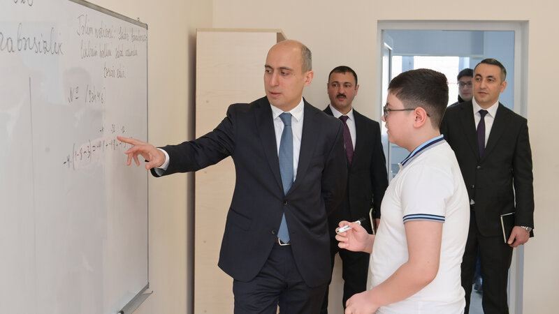 Emin Əmrullayev Xankəndi və Xocalıda təhsil müəssisələrində oldu -