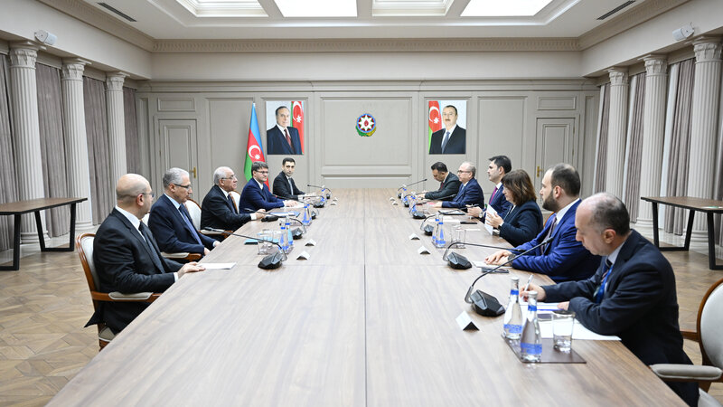 Əli Əsədov türkiyəli nazirlə görüşdü