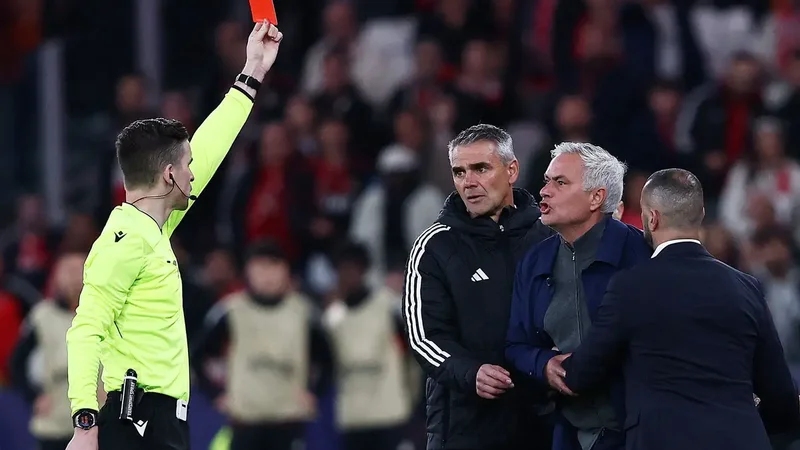 Mourinyo 11 günlük cəzalandırıldı