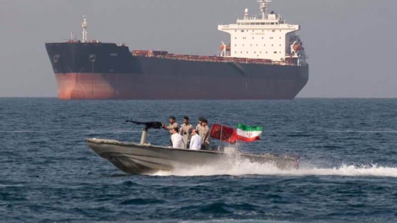 ABŞ tezliklə Hörmüz boğazında neft tankerlərini müşayiət edəcək