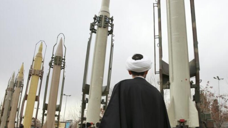 Tramp İranın nüvə silahı əldə etməsinə imkan verməyəcəklərini deyib: Silahları yerə qoyun