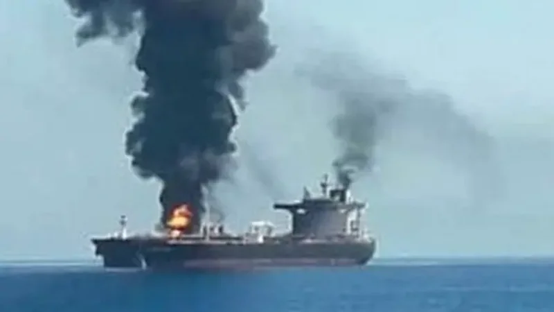 BƏƏ sahillərində ABŞ-yə məxsus olduğu ehtimal edilən tanker yanır