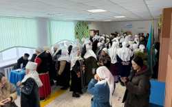 Qazaxıstandakı referendumda 60 qayınana və 60 gəlin birlikdə səs verdi -