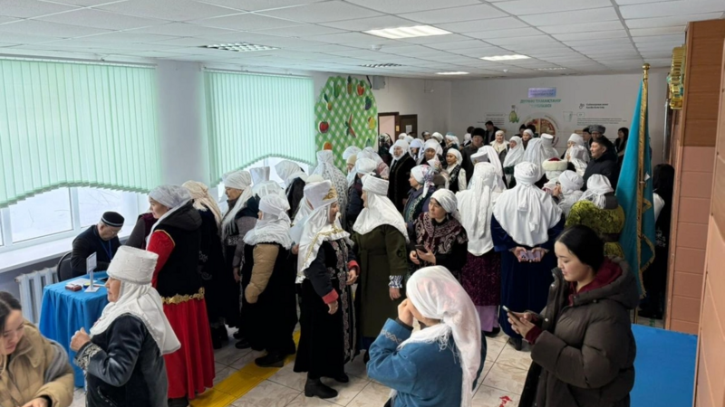 Qazaxıstandakı referendumda 60 qayınana və 60 gəlin birlikdə səs verdi -