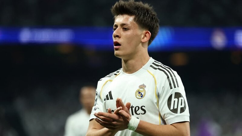 Arda Gülər 68 metrdən qol vurdu -