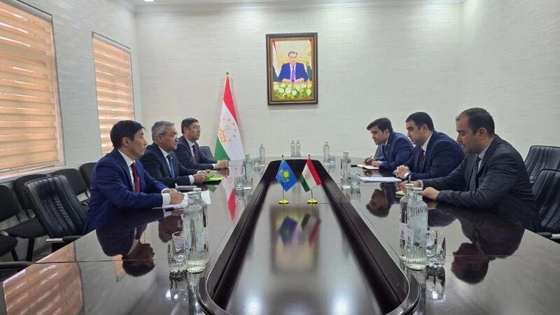 Qazaxıstan və Tacikistan ticarət dövriyyəsini 2 milyard dollar artıracaq