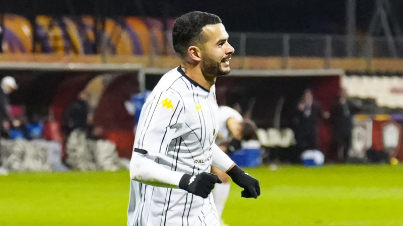 “Neftçi” vurulan penalti sayında yalnız “Qarabağ”dan geri qalır