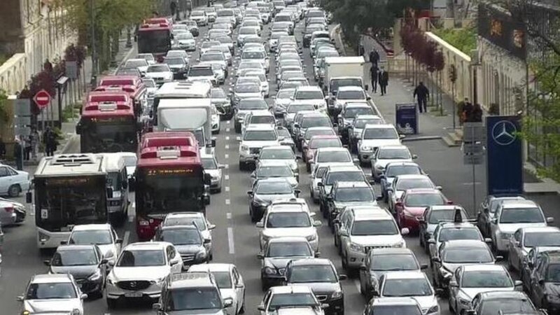 Bakının bu küçələrində sıxlıq var -