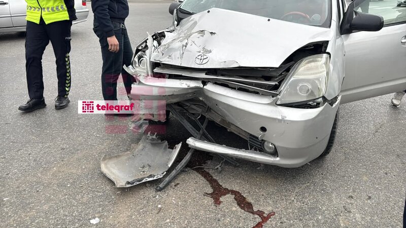 Sumqayıtda qəza: Minik avtomobili çörək daşıyan yük maşını ilə toqquşdu