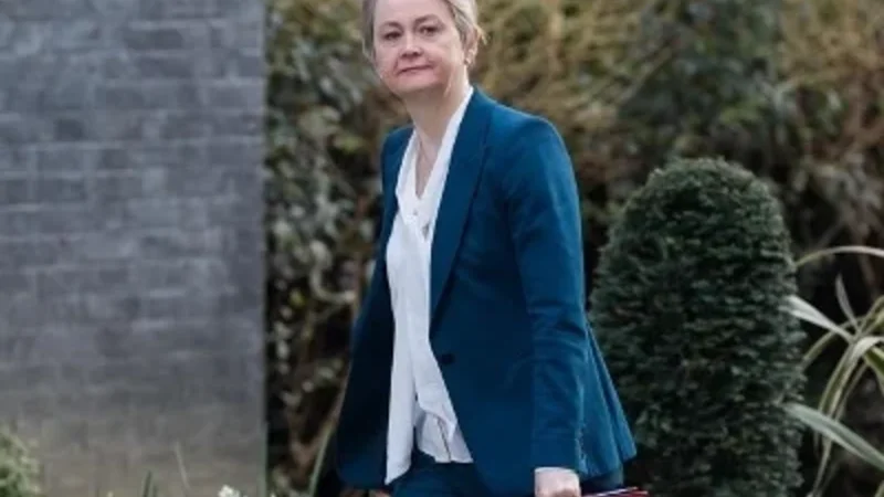 Böyük Britaniyanın XİN rəhbəri: Livandakı münaqişə nəzarətdən çıxmaq üzrədir -