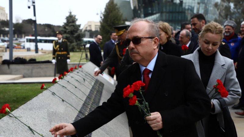 Bakı Türk Şəhidliyində Çanaqqala zəfərinin ildönümü qeyd olundu