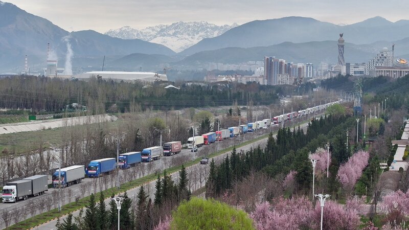 Tacikistan İrana humanitar yardım göndərdi