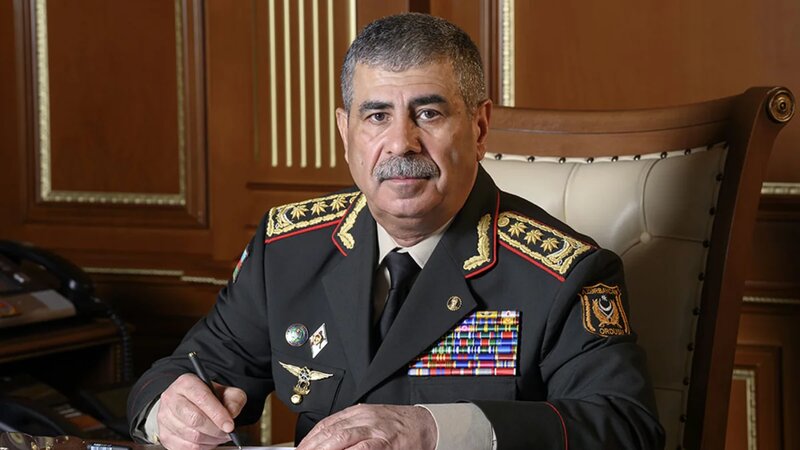 Zakir Həsənov şəxsi heyəti təbrik edib