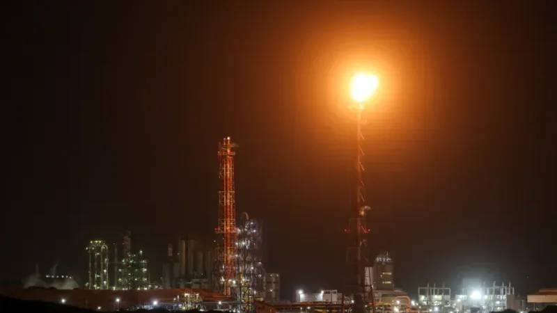 İranın raket zərbəsi İsrailin Hayfa neft emalı zavoduna ziyan vurub