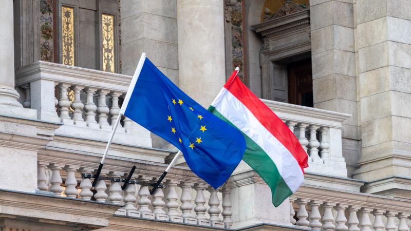 "Politico": Avropa Komissiyası Macarıstana qarşı sərt cəza tədbirləri hazırlayır