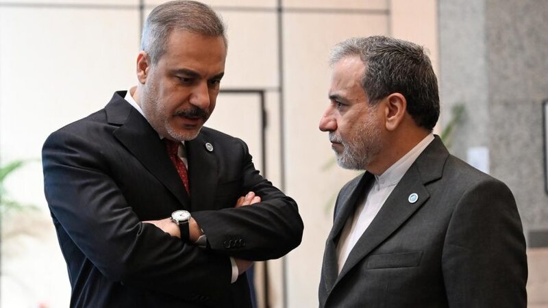 Abbas Əraqçi Hakan Fidanla raket hücumu barədə danışdı