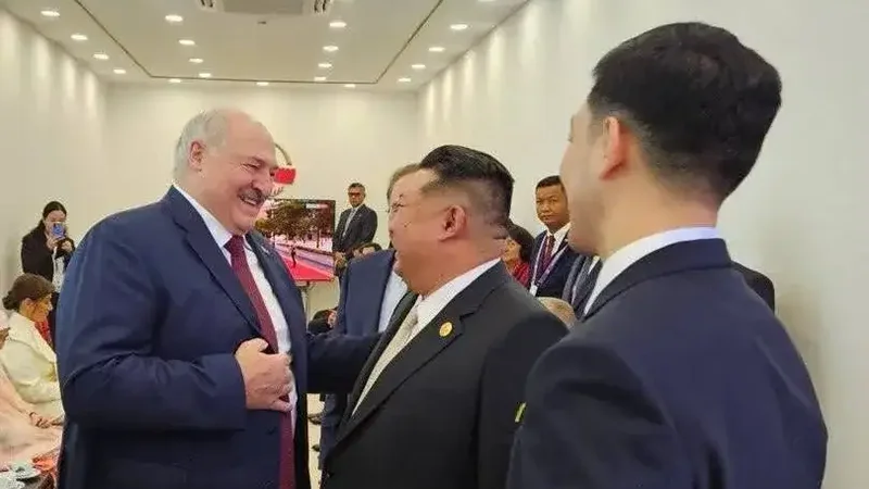 Lukaşenko Şimali Koreyaya gedir