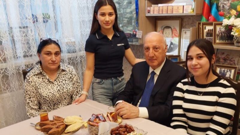 Zakir Fərəcov şəhid ailələrini ziyarət edib -