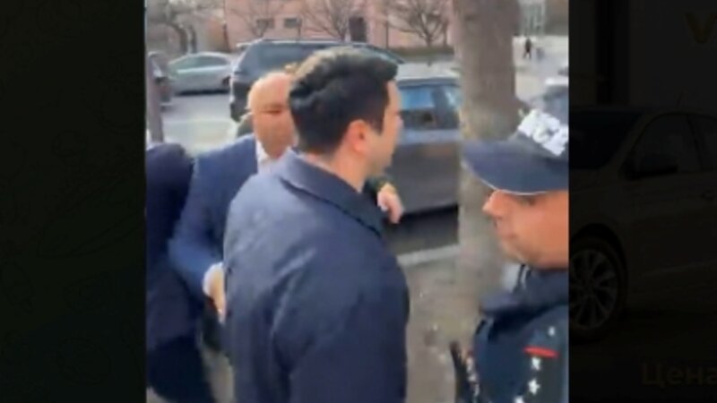 Alen Simonyan vətəndaşı söydü