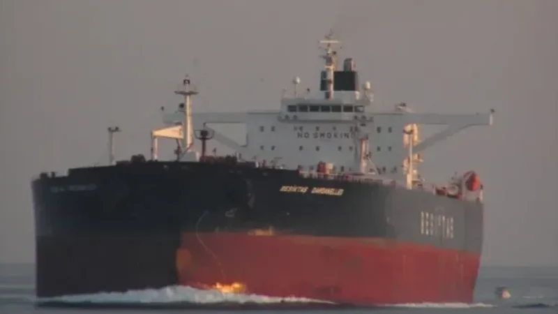 140 min ton neft daşıyan Türkiyə tankeri dronla vuruldu