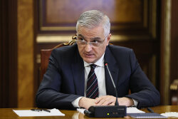 Mqer Qriqoryan: Azərbaycanla dəmir yolunun açılması üçün Rusiya iki hissəni bərpa etməlidir