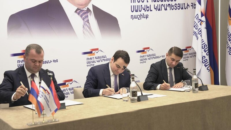 Rusiyalı milyarder Ermənistanda seçki ittifaqı yaratdı