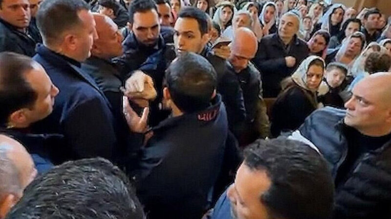 Kilsədə Paşinyana hücum edən şəxs həbs edildi