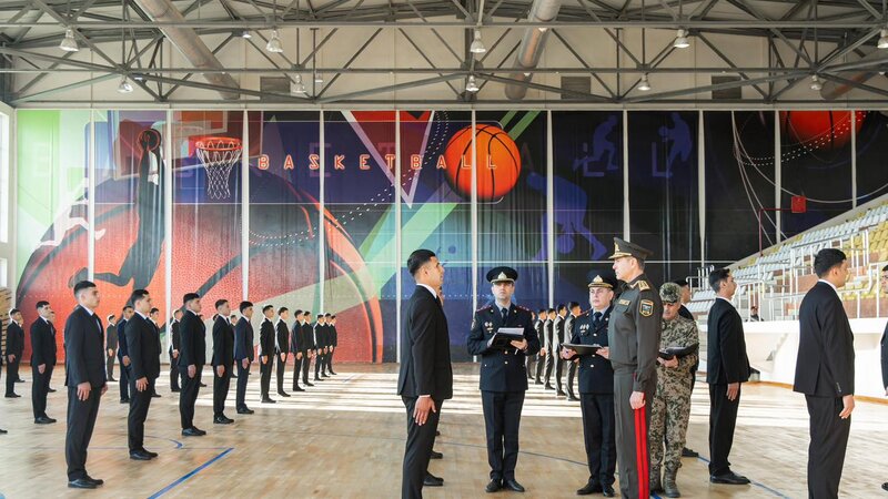 Vilayət Eyvazov sıra baxışı keçirdi -