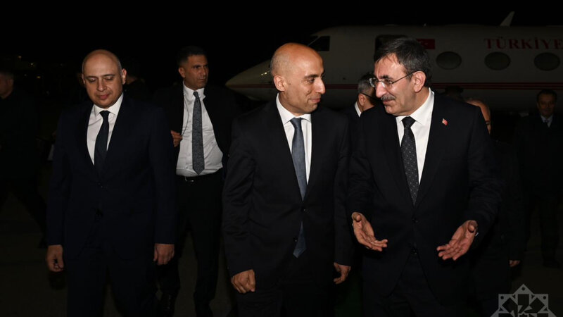 Türkiyənin vitse-prezidenti Azərbaycana rəsmi səfərə gəlib -