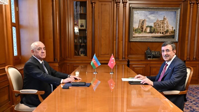 Əli Əsədov Cevdet Yılmazla iqtisadi əməkdaşlığın genişləndirilməsi müzakirə edib