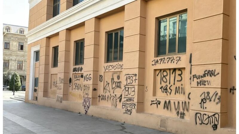 Nizami Kino Mərkəzinin divarlarına qraffiti çəkən şəxslərin kimliyi məlum olub