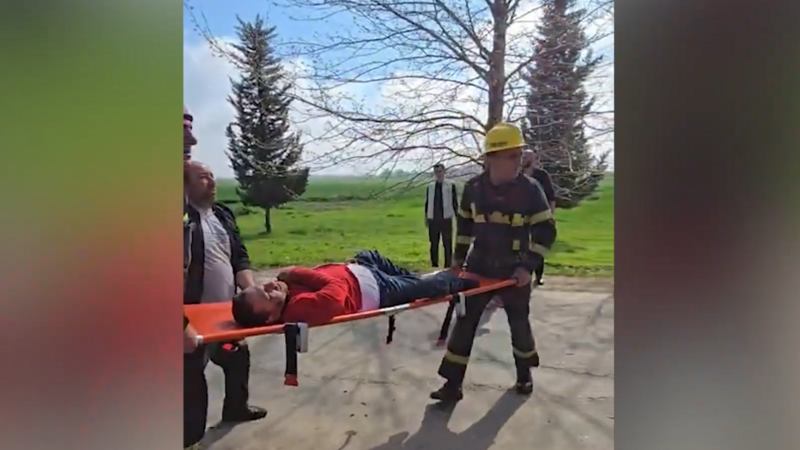 Avtomobildə sıxılı vəziyyətdə qalan şəxs xilas edildi -