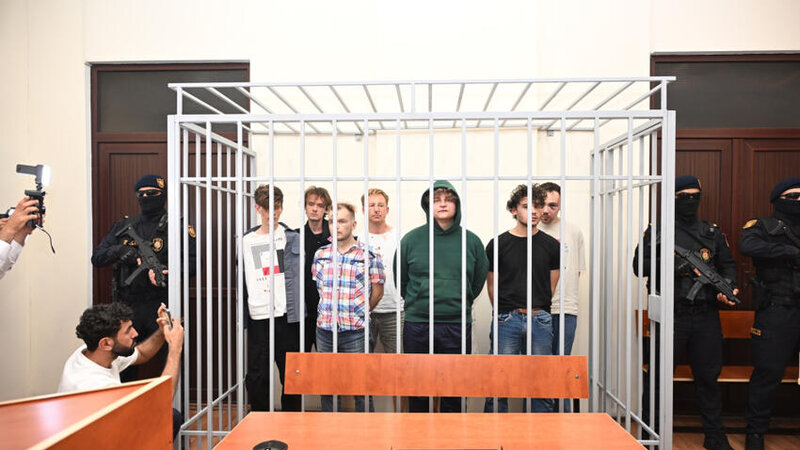 Bakıda saxlanılan Rusiya vətəndaşlarından ibarət dəstə üzvləri hakim qarşısında