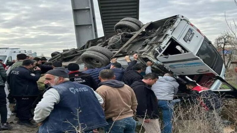 Ankarada avtobus qəzasında 5 nəfər ölüb, 14 nəfər yaralanıb
