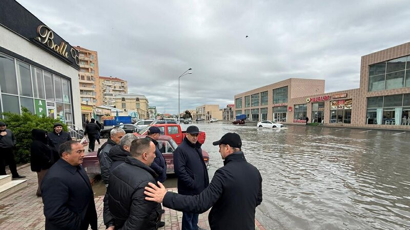 Suraxanıda su basmış ərazilərə baxış keçirildi -