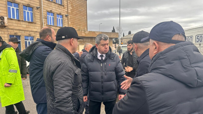 Keşlədə subasma ilə bağlı xilasetmə işləri aparılır, nazir müavini hadisə yerindədir -