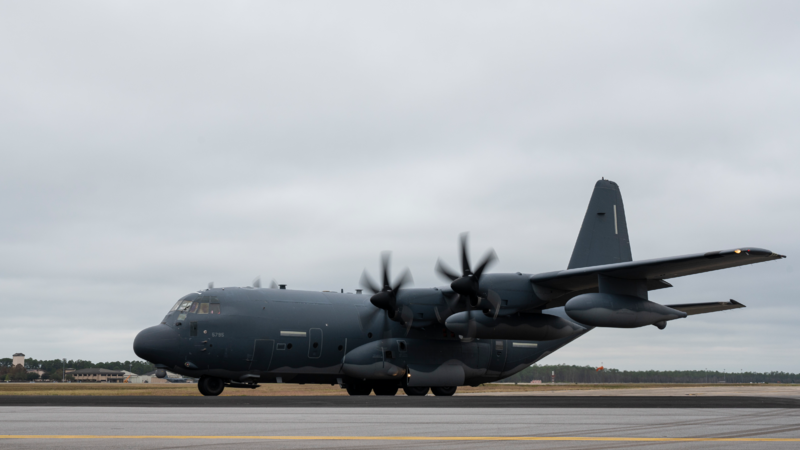 KİV: ABŞ ordusu pilotu xilas etmək üçün özünə məxsus iki hərbi təyyarəni məhv edib