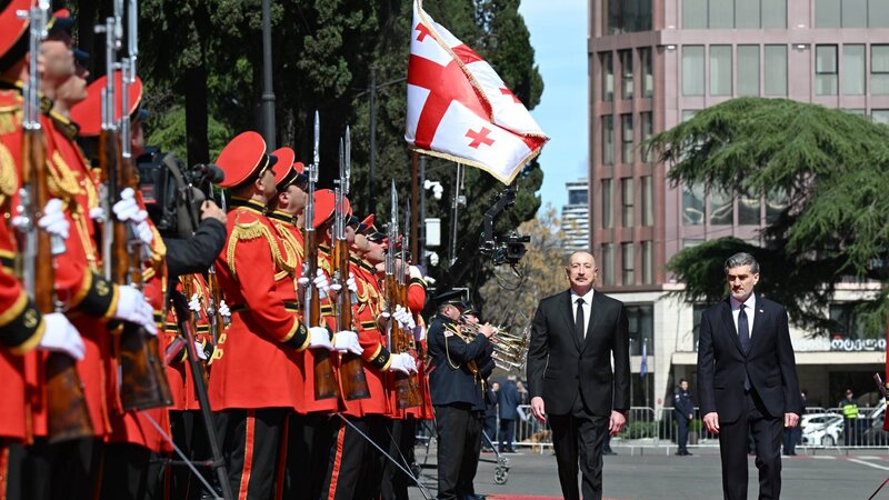 Prezident İlham Əliyevin Tbilisidə rəsmi qarşılanma mərasimi keçirildi -