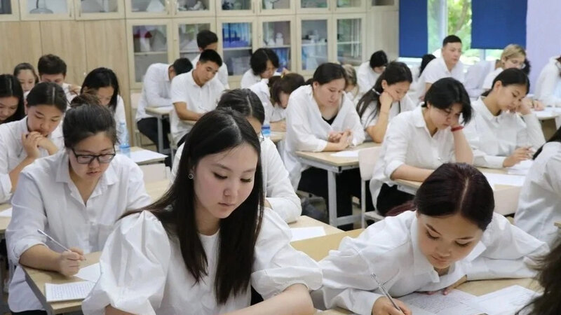 Qırğızıstanda dissertasiya işi təcrübə ilə əvəz ediləcək