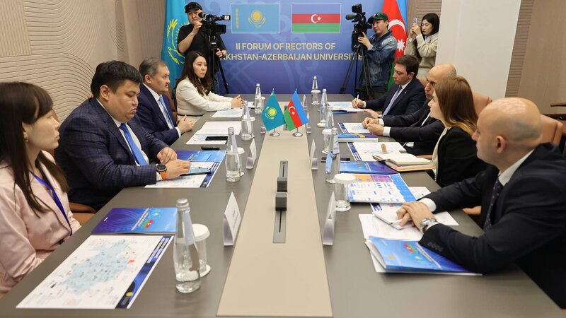 Emin Əmrullayev qazaxıstanlı həmkarı ilə görüşdü -