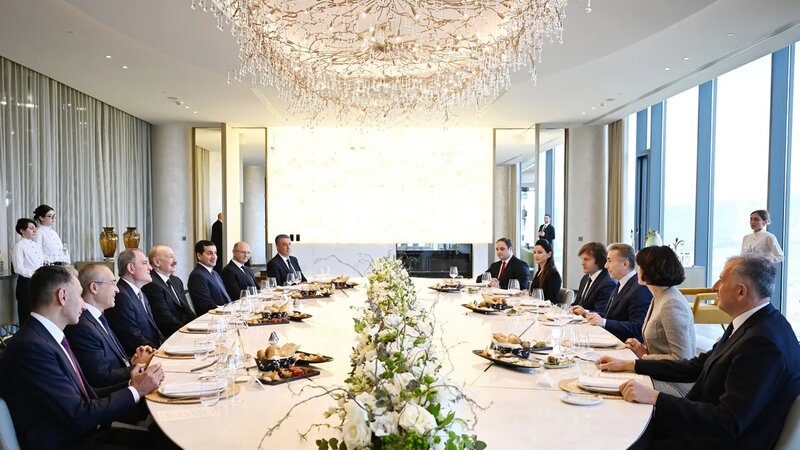 Tbilisidə Azərbaycan Prezidentinin şərəfinə lanç verilib -