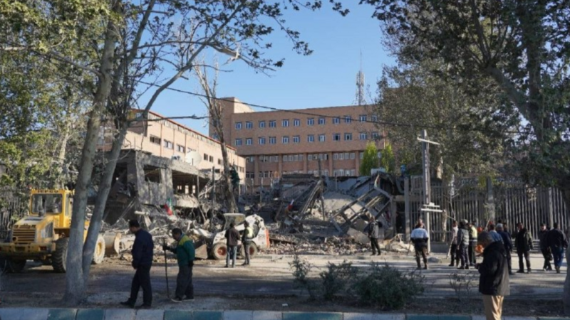 ABŞ Şərif Universitetini bunkerdağıdan bombalarla vurdu