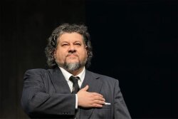 Xalq artisti Əvəz Abdulla: Teatr rəhbərliyi mənimlə deyil, məhkəmədə vəkilimlə danışacaq